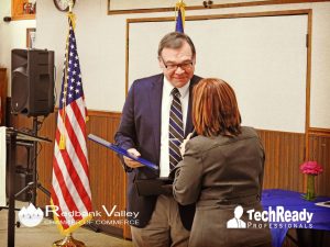 Lifttime Achievement Award Rev John Phillips Redbank Valley Chamber Of Commerce 2018 300x225